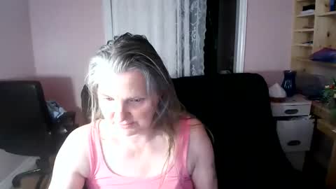 Snapshot of chealsiek chatting on June 11, 2026, 12:32 am chealsiek online show from June 11, 2026, 12:32 am