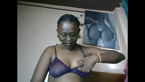 Snapshot of cheeky_charms chatting on May 26, 2026, 8:21 am cheeky_charms online show from May 26, 2026, 8:21 am