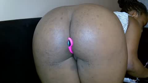Snapshot of cheeky_charms chatting on June 28, 2026, 2:12 pm cheeky_charms online show from June 28, 2026, 2:12 pm