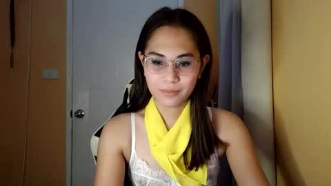 chelly4u69 online show from April 22, 2026, 10:33 pm