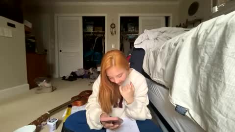 chellybear101 online show from February 17, 2026, 8:37 pm