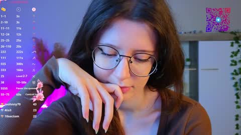 Mona online show from December 10, 2024, 6:28 pm