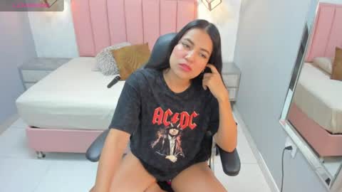 Camila  online show from June 17, 2026, 4:26 am