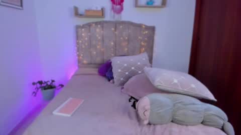 Snapshot of cherries_and_wine_ chatting on December 7, 2024, 7:10 pm cherries_and_wine_ online show from December 7, 2024, 7:10 pm