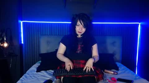 cherry_darck online show from April 24, 2026, 2:52 pm
