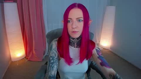 Snapshot of cherry_roxy chatting on February 21, 2025, 8:27 pm Roxy online show from February 21, 2025, 8:27 pm