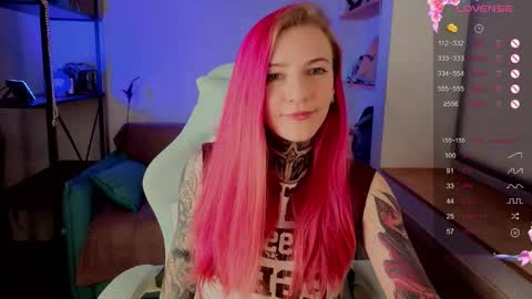 Snapshot of cherry_roxy chatting on November 11, 2025, 6:35 am Roxy online show from November 11, 2025, 6:35 am