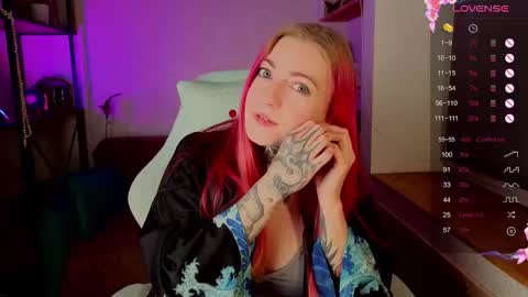 Snapshot of cherry_roxy chatting on November 25, 2025, 6:13 am Roxy online show from November 25, 2025, 6:13 am