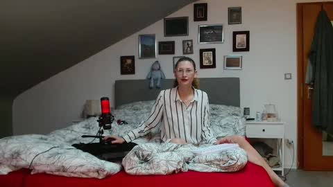 Leonie online show from February 18, 2026, 6:48 pm