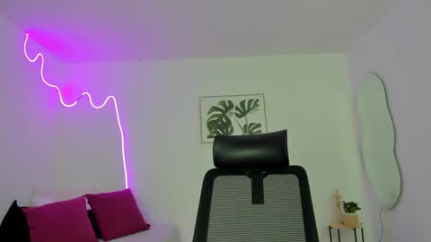 Snapshot of cherrydollxx chatting on September 26, 2025, 11:58 am C H E R R Y online show from September 26, 2025, 11:58 am