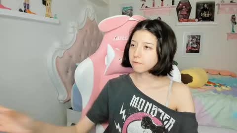 cherrycute666 online show from May 3, 2026, 1:33 am
