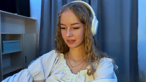 Snapshot of cherryrush951544 chatting on November 7, 2025, 7:19 am Evie online show from November 7, 2025, 7:19 am