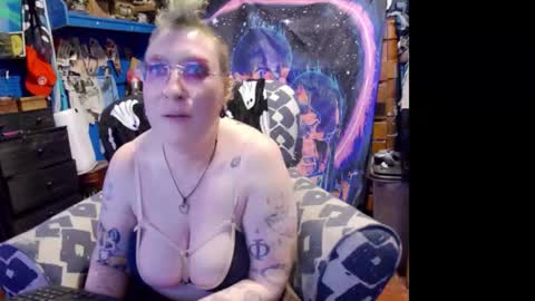Snapshot of chiaroscurosiren chatting on December 16, 2025, 4:06 am CurvySiren online show from December 16, 2025, 4:06 am