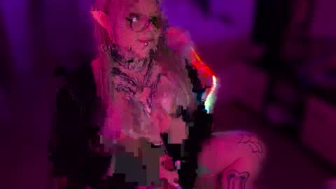 Chi online show from May 2, 2026, 10:15 pm