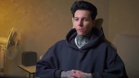 Snapshot of chillguy2k chatting on September 23, 2025, 12:02 am Rick online show from September 23, 2025, 12:02 am