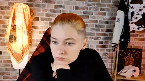 Snapshot of chillsnail_bro chatting on September 23, 2025, 5:10 am Bella online show from September 23, 2025, 5:10 am