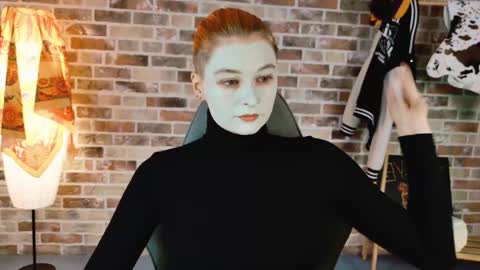 Snapshot of chillsnail_bro chatting on September 30, 2025, 5:12 am Bella online show from September 30, 2025, 5:12 am