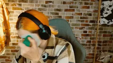 Snapshot of chillsnail_bro chatting on November 11, 2025, 9:09 am Bella online show from November 11, 2025, 9:09 am