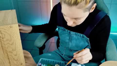 Snapshot of chillsnail_bro chatting on November 22, 2025, 9:19 am Bella online show from November 22, 2025, 9:19 am