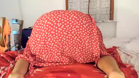 Snapshot of chillwithcamii chatting on September 12, 2025, 12:22 am yoursensualparadise online show from September 12, 2025, 12:22 am