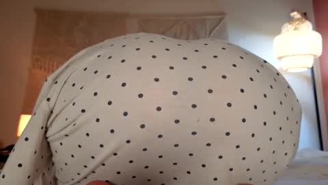 yoursensualparadise online show from April 29, 2026, 9:43 pm