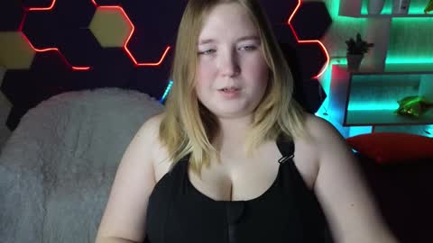 Snapshot of chimberwol chatting on February 5, 2025, 1:15 am Chim-Chim online show from February 5, 2025, 1:15 am