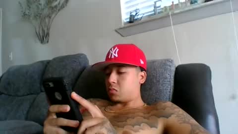 Snapshot of chino880172 chatting on January 17, 2025, 6:23 pm CHINO online show from January 17, 2025, 6:23 pm