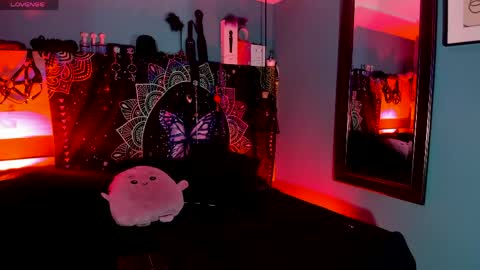 Chloeallennn  online show from April 22, 2026, 12:18 pm
