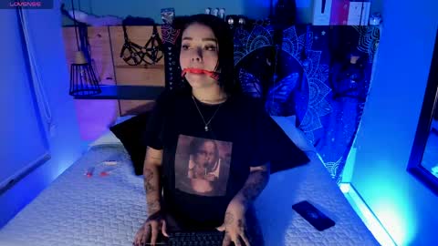 Chloeallennn  online show from April 28, 2026, 3:28 pm