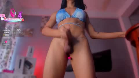 chloe_cooperr online show from November 7, 2025, 7:47 pm