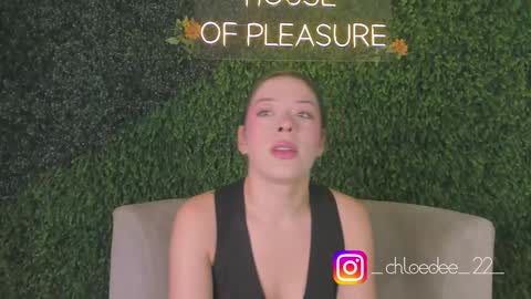 Snapshot of chloe_dee_ chatting on September 15, 2025, 11:54 am Chloe online show from September 15, 2025, 11:54 am