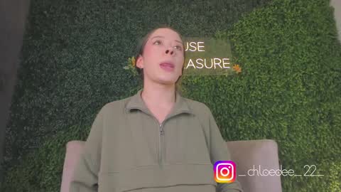 Snapshot of chloe_dee_ chatting on September 24, 2025, 12:08 pm Chloe online show from September 24, 2025, 12:08 pm