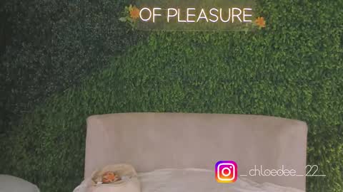 Snapshot of chloe_dee_ chatting on September 29, 2025, 11:59 am Chloe online show from September 29, 2025, 11:59 am