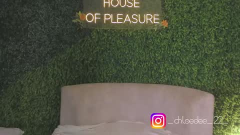 Snapshot of chloe_dee_ chatting on October 3, 2025, 12:57 pm Chloe online show from October 3, 2025, 12:57 pm