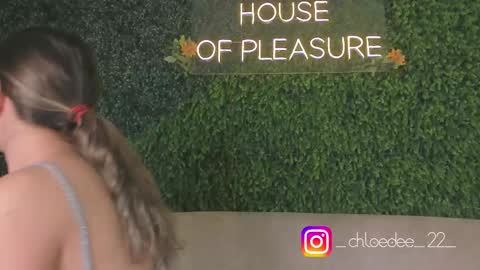 Snapshot of chloe_dee_ chatting on October 6, 2025, 12:13 pm Chloe online show from October 6, 2025, 12:13 pm