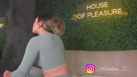 Snapshot of chloe_dee_ chatting on October 11, 2025, 12:36 pm Chloe online show from October 11, 2025, 12:36 pm