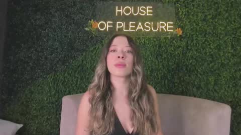 Snapshot of chloe_dee_ chatting on October 14, 2025, 12:06 pm Chloe online show from October 14, 2025, 12:06 pm