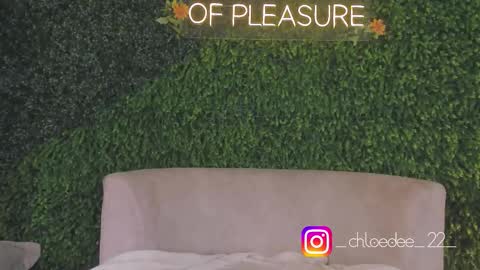 Snapshot of chloe_dee_ chatting on October 19, 2025, 2:07 pm Chloe online show from October 19, 2025, 2:07 pm