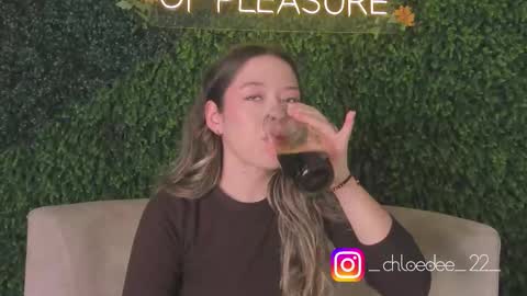 Snapshot of chloe_dee_ chatting on October 20, 2025, 11:21 am Chloe online show from October 20, 2025, 11:21 am