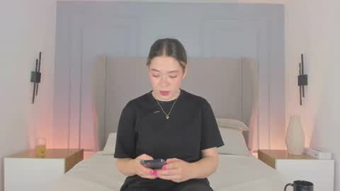 Chloe online show from June 12, 2026, 11:31 am