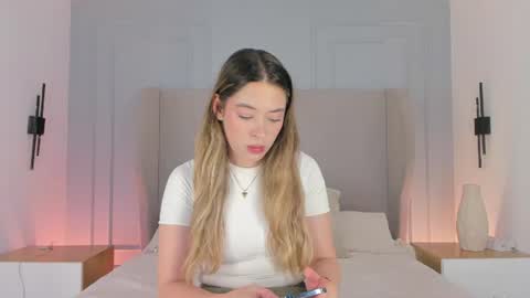 Chloe online show from June 16, 2026, 7:49 pm