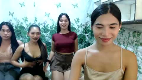 chloe and harlot online show from June 15, 2026, 2:52 pm