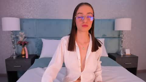 Snapshot of chloe_key chatting on May 10, 2026, 4:01 pm chloe_key online show from May 10, 2026, 4:01 pm
