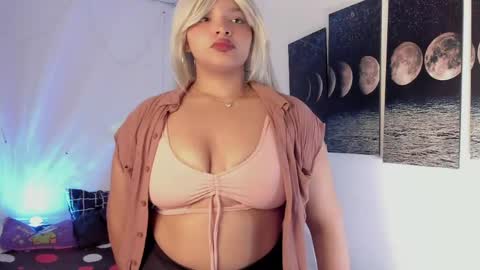 Snapshot of chloe_kisses chatting on May 5, 2026, 11:29 am chloe_kisses online show from May 5, 2026, 11:29 am