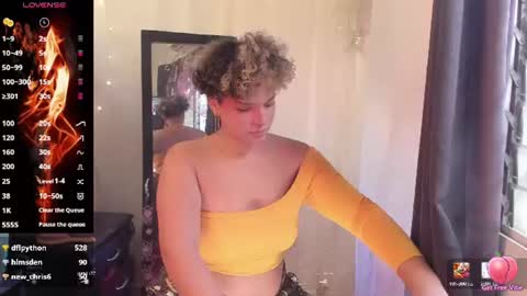Snapshot of chloe_kisses chatting on June 15, 2026, 11:45 am chloe_kisses online show from June 15, 2026, 11:45 am