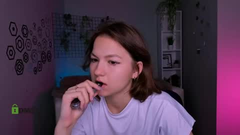 chloe_ley online show from April 29, 2026, 9:35 am