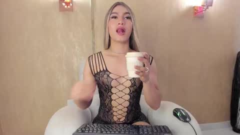 chloe_luxury online show from March 10, 2026, 3:06 pm