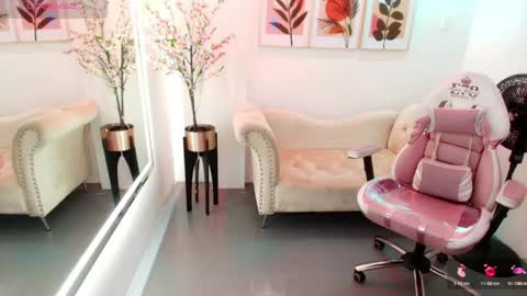Snapshot of chloe_meoww chatting on May 14, 2026, 12:01 pm Chloe online show from May 14, 2026, 12:01 pm