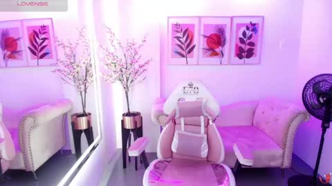 Snapshot of chloe_meoww chatting on May 20, 2026, 12:11 pm Chloe online show from May 20, 2026, 12:11 pm