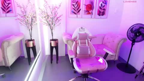 Snapshot of chloe_meoww chatting on May 22, 2026, 12:00 pm Chloe online show from May 22, 2026, 12:00 pm